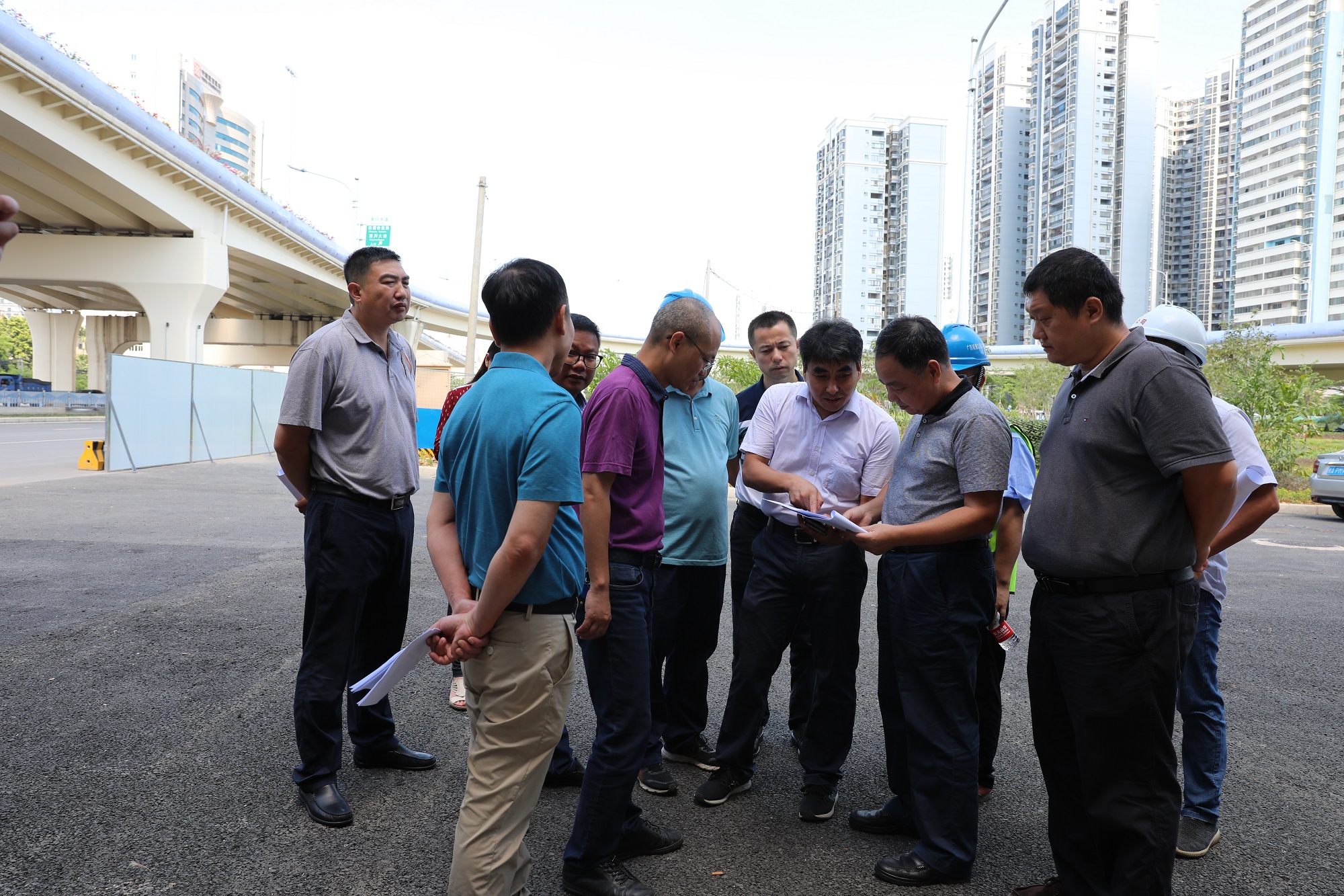 集團主要領導深入一線加強“創(chuàng)城”攻堅.JPG