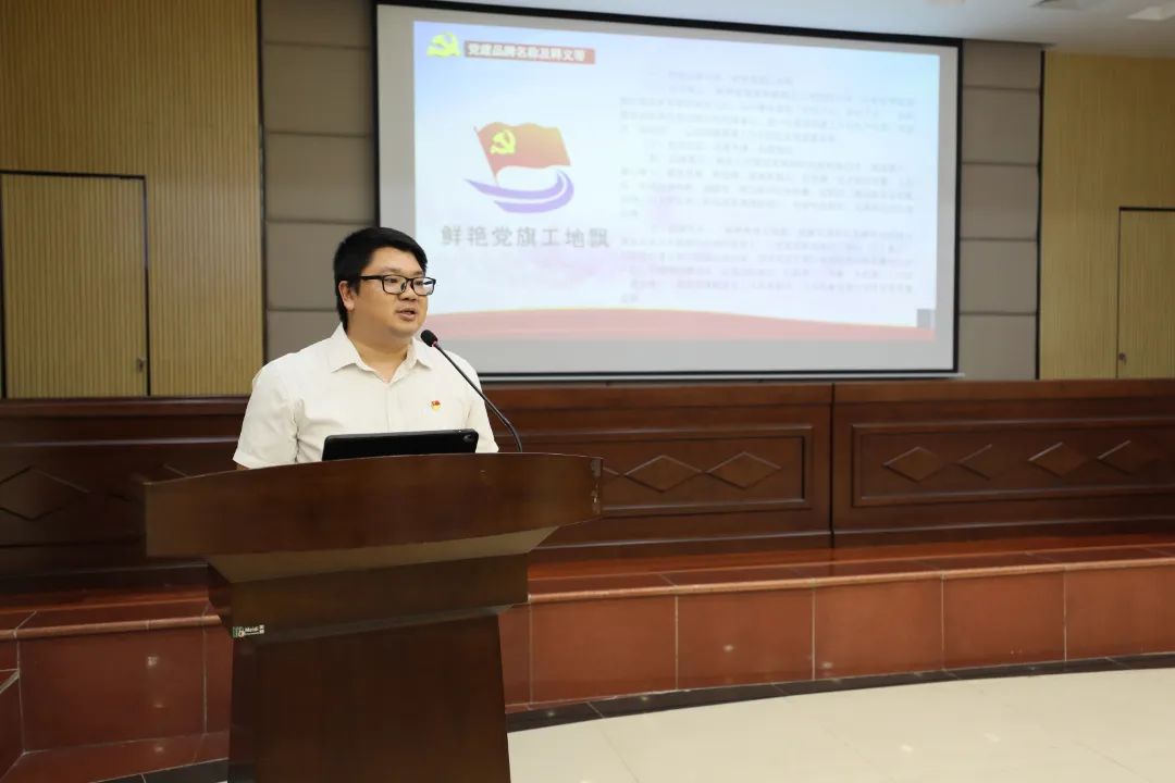 南投公司黨支部—“鮮艷黨旗工地飄”.jpg